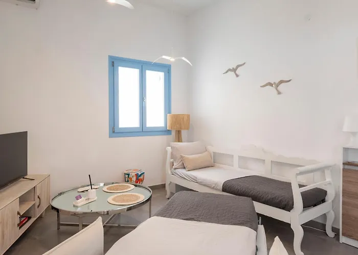 Anneto's Naousa (Paros)