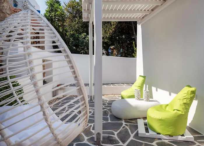 Anneto's Naousa (Paros)